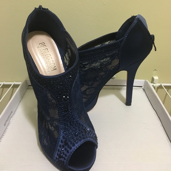 Shoes - Picture 3 of 4